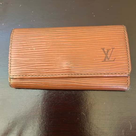 Louis Vuitton Accessories - Louis Vuitton epi key holder . Good condition